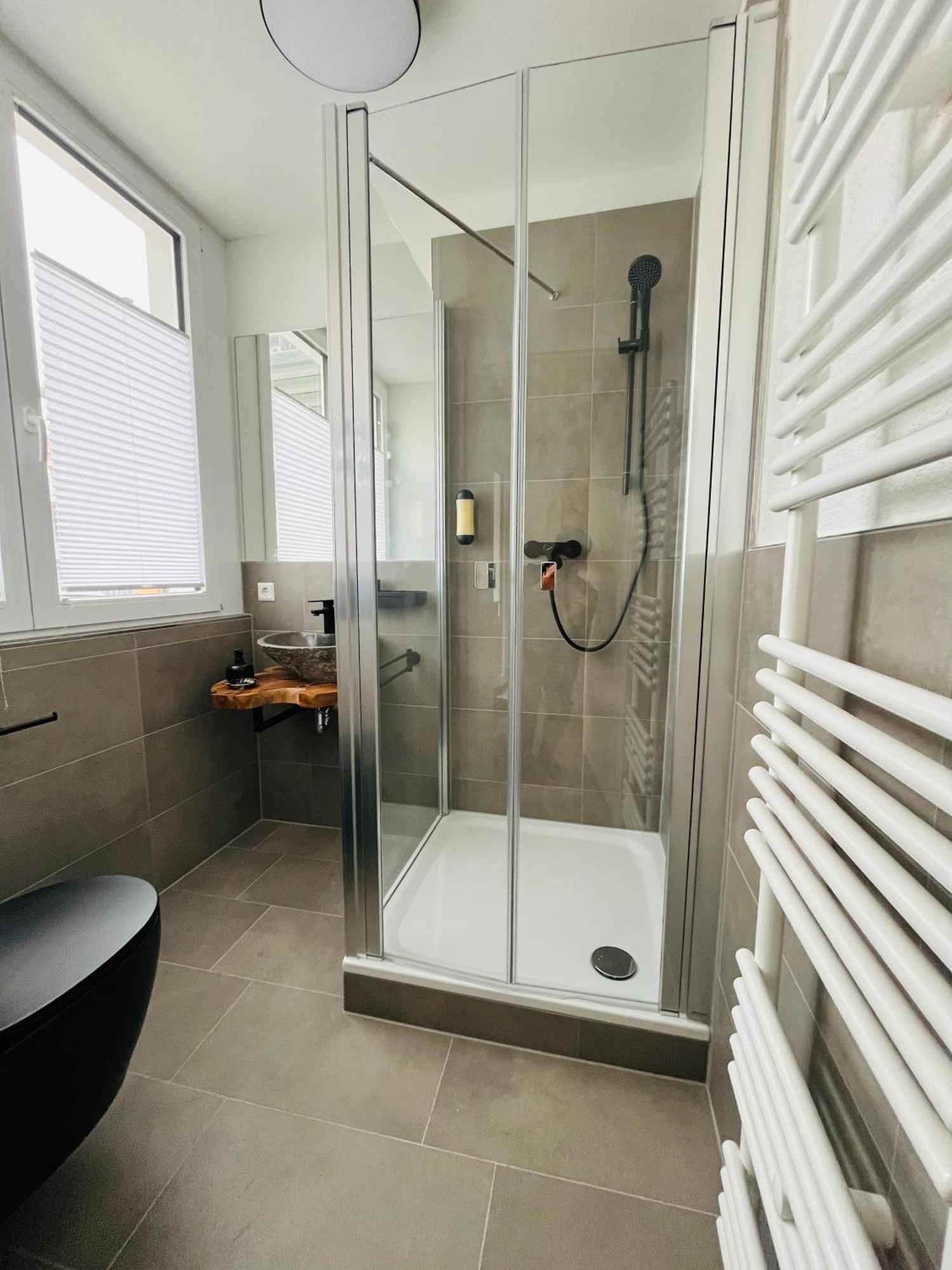 Black Forest City Apartment Mit Kostenlosem Parkplatz فرايبورغ المظهر الخارجي الصورة